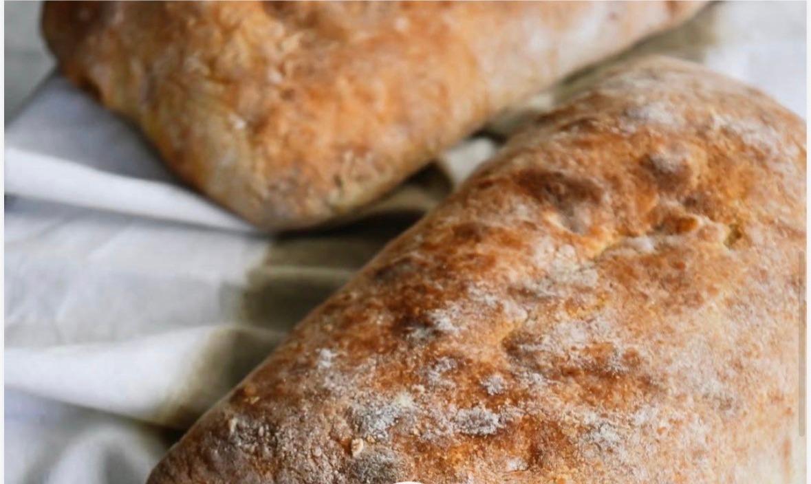 Pão Ciabatta italiano com crosta fina e miolo alveolado
